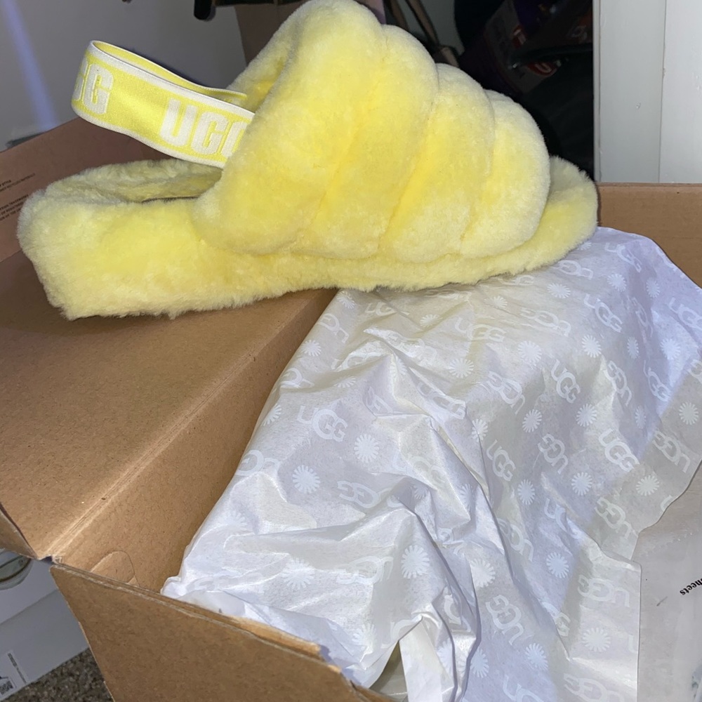 UGG YEAH SLIDES